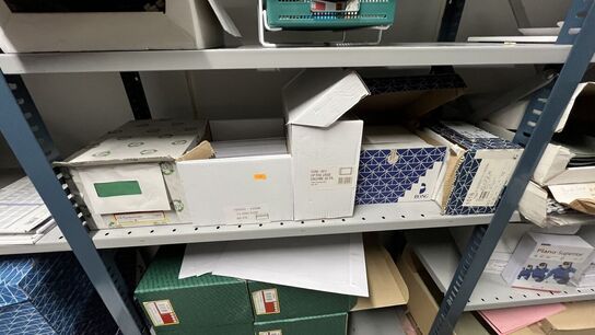 Tøm Reol - inden kl. 12 (2 fag) boble kuverter, sagsmapper  m.m.