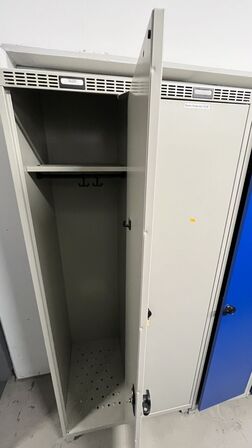 Omklædningsskab 2 rum Grå