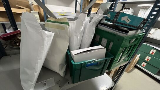 Div. Navneskilteholdere  - Afhentes inden kl. 12 