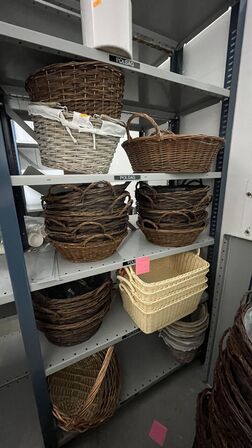 Stort Parti Kurve - Afhentes inden kl. 12