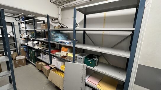 Reol 5 fag (Kan hentes efter kl. 12)