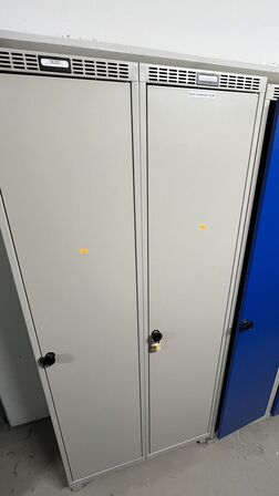 Omklædningsskab 2 rum Grå