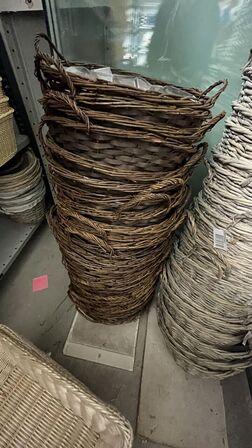 Stort Parti Kurve - Afhentes inden kl. 12