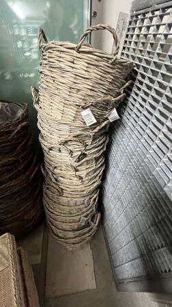 Stort Parti Kurve - Afhentes inden kl. 12