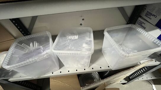 Tøm Reol - inden kl. 12 (2 fag) - Plastic  Bestik m.m.