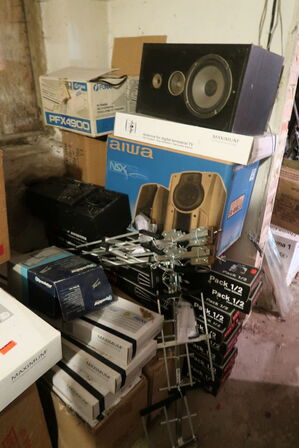 Tøm hele lageret i kælderen