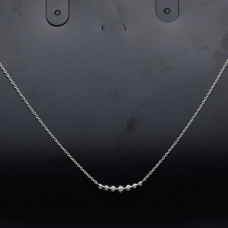 Halskæde af 14 kt. hvidguld med brillantslebene laboratorieskabte diamanter på samlet samlet ca. 0.35 ct.