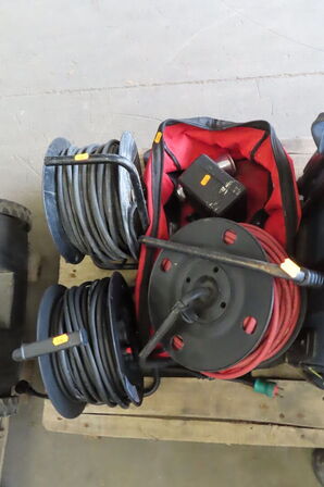 3 stk. kabeltromler samt 3 stk værktøjstasker 