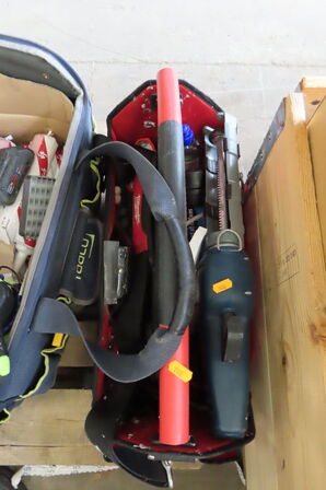 3 stk. kabeltromler samt 3 stk værktøjstasker 