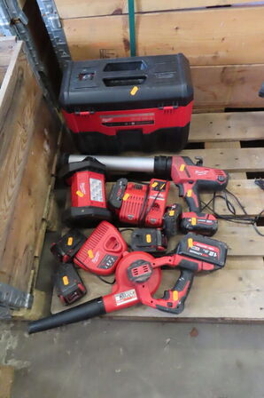 2 stk. Akku-værktøj samt akku-støvsuger MILWAUKEE