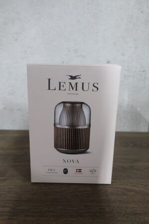 Højttaler/bordlampe LEMUS Nova Walnut