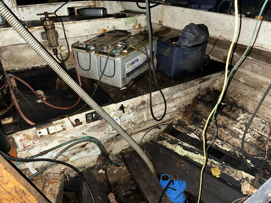 35 fod tidl. fiskefartøj/lystfartøj, ep på eg, 1965, mahogni styrehus