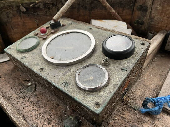 Bundgarnsjolle, Faxe Ladeplads, lærk på eg