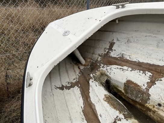 18 fod Fåborg, glasfiber, tomt skrog