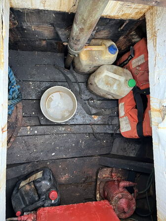 Bundgarnsjolle, Faxe Ladeplads, lærk på eg