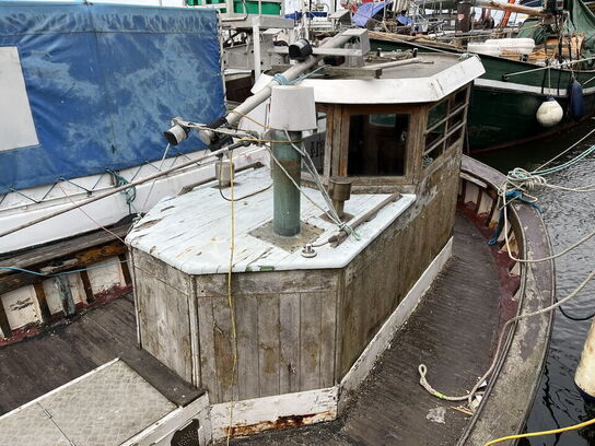 Bundgarnsjolle, Faxe Ladeplads, lærk på eg