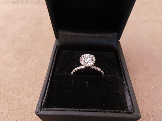 14 kt. Hvidguldring med 1.80 ct. Briliantsleben Diamant