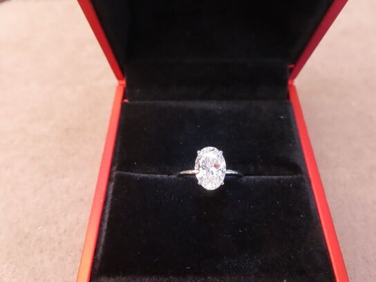 14 kt. Hvidguldring med 2.01 ct. Briliantsleben Diamant