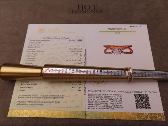 0,93 ct. diamantring af 14 kt. rødguld, AIG.