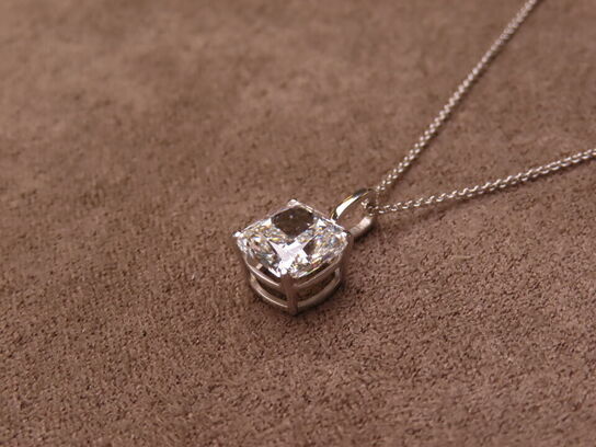 14 kt. Hvidguldhalskæde med 3.04 ct. Briliantsleben Diamant