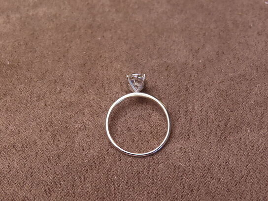 14 kt. Hvidguldring med 2.01 ct. Briliantsleben Diamant