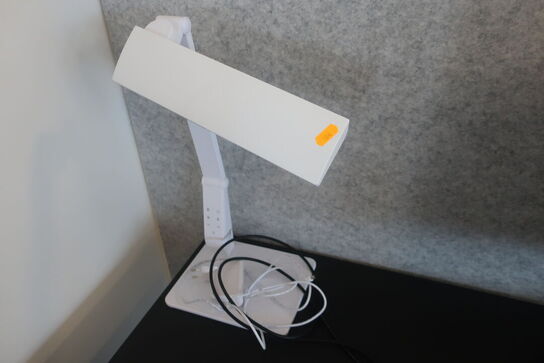 El. hæve/sænke skrivebord samt lampe