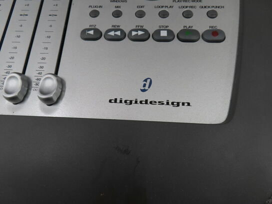 Mixer - DIGIDESIGN (MOMSFRI)
