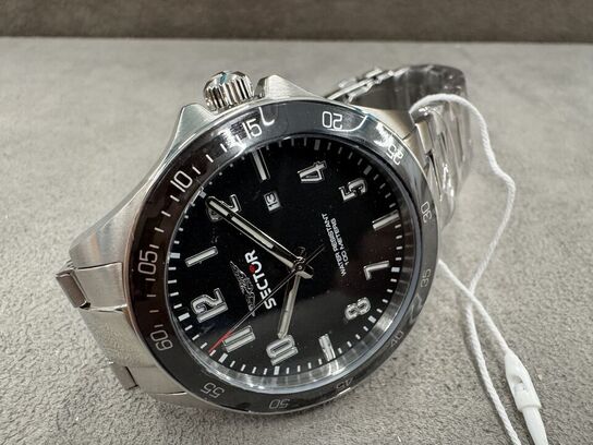 Armbåndsur SECTOR 230 43 MM 3H BLACK DIAL SS BR