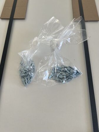 10 stk. Hylder med EKSTRA KRAFTIG hvid melamin overflade og med 0,6 mm ABS FORKANT.