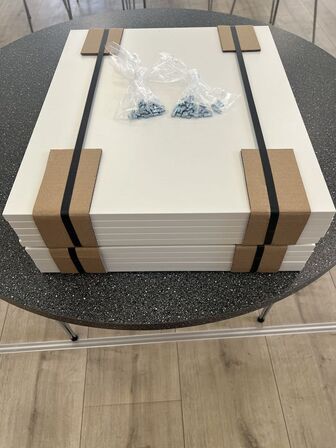 10 stk. Hylder med EKSTRA KRAFTIG hvid melamin overflade og med 0,6 mm ABS FORKANT.
