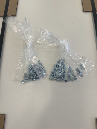 10 stk. Hylder med EKSTRA KRAFTIG hvid melamin overflade og med 0,6 mm ABS FORKANT.