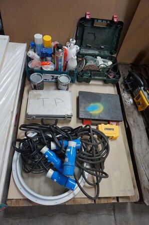 Blandet oprydning af værksted (MOMSFRI) 