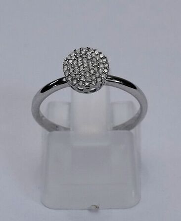 Brillantring af 9 kt. guld prydet med en brillantslebne diamanter