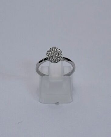 Brillantring af 9 kt. guld prydet med en brillantslebne diamanter