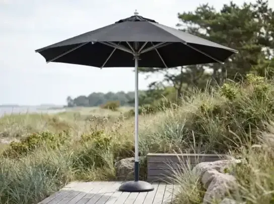 Parasol Ø 3,3 meter i sort  med børstet stål stang