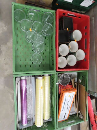 Blandet køkkenudstyr og to-go poser