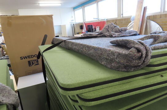 Palle med akkustikvægge / rumdelere