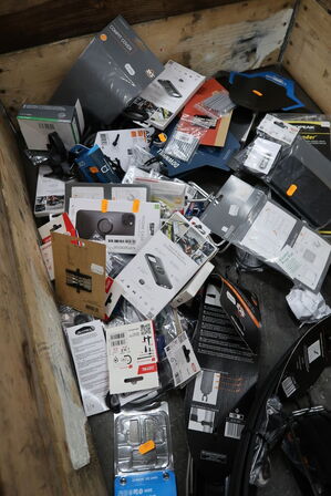 2 pl. med cykeldele og -udstyr