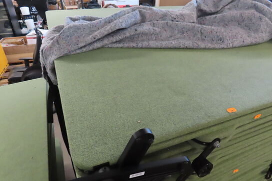 Palle med akkustikvægge / rumdelere