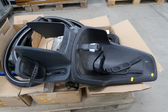 2 pl. med cykeldele og -udstyr