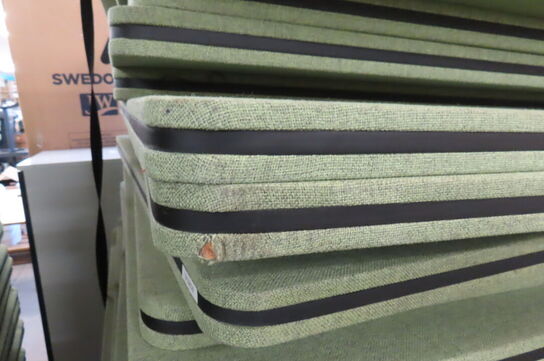 Palle med akkustikvægge / rumdelere