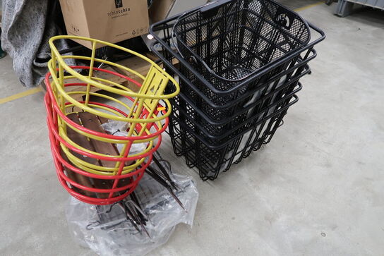 2 pl. med cykeldele og -udstyr