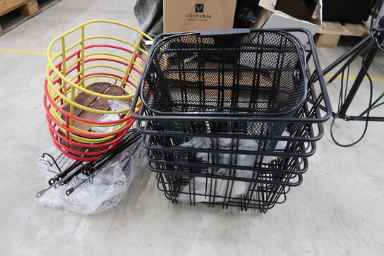 2 pl. med cykeldele og -udstyr