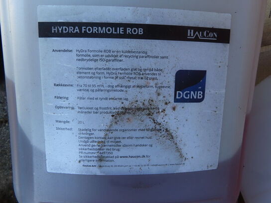 Palle med indhold af diverse dunke, fugemasser mv.