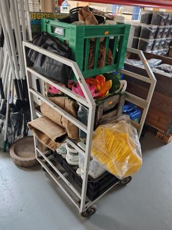 Vogn med diverse tilbehør