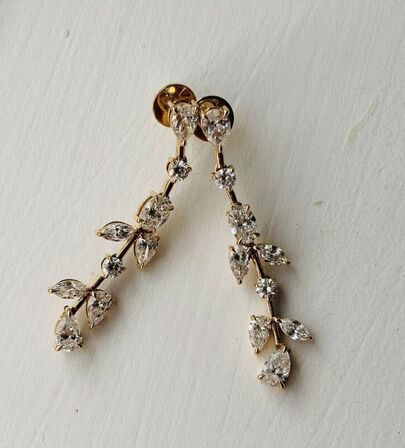 Et par ørestikker af 14 kt. guld