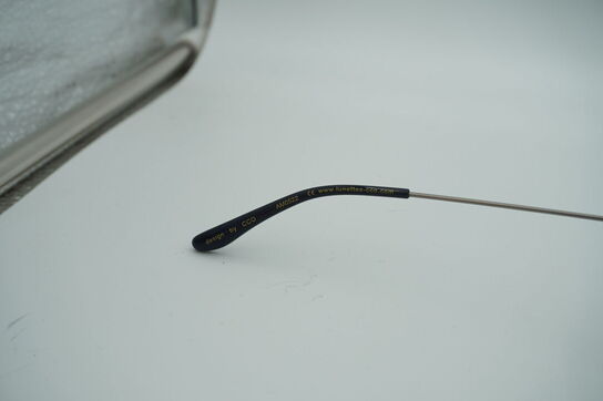 3 brillestel heraf 1 EINSTOFFEN