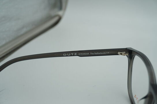 2 brillestel DUTZ og CLEMENCE MARGAUX 