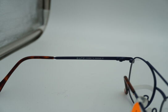 3 brillestel: 1 EINSTOFFEN og 2 DUTZ 