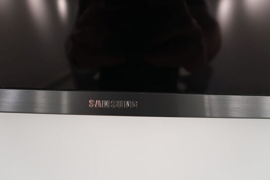 Fjernsyn SAMSUNG UE65JU7005 med fjernbetjening